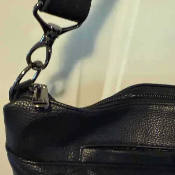 Lug Flare XL Vegan Leather Shoulder/Crossbody Bag Black Quilted - Picture 7 of 12